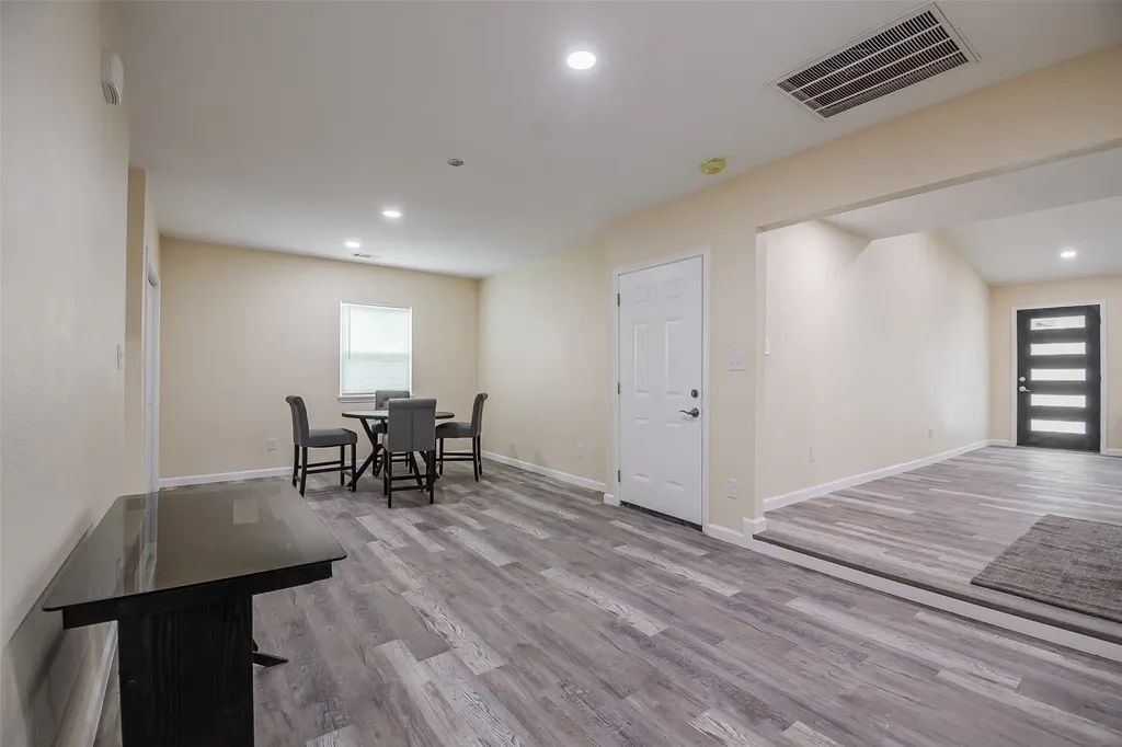 5305 Cahill Oval Street River Oaks TX 76114
