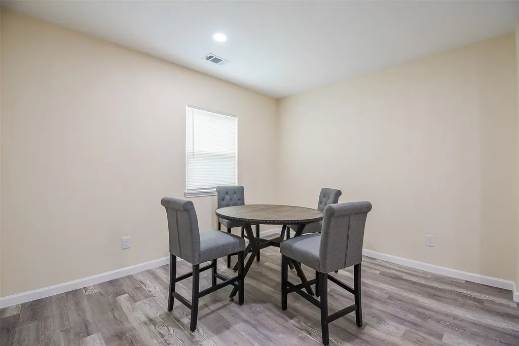 5305 Cahill Oval Street River Oaks TX 76114