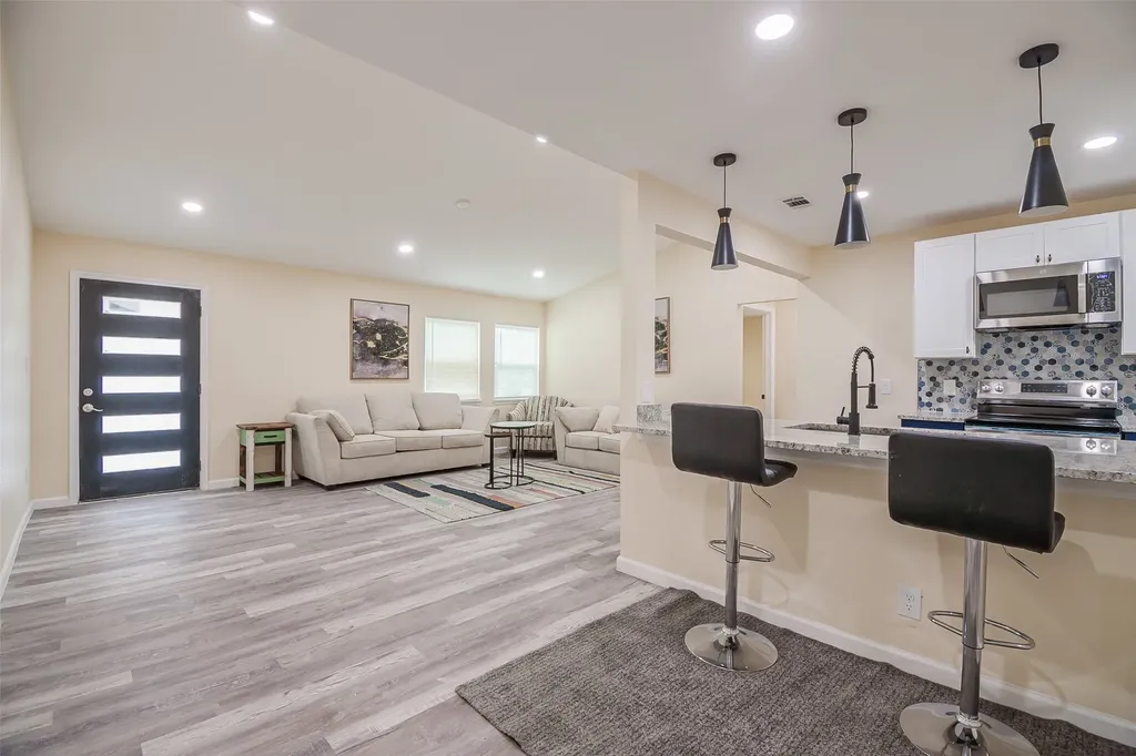 5305 Cahill Oval Street River Oaks TX 76114