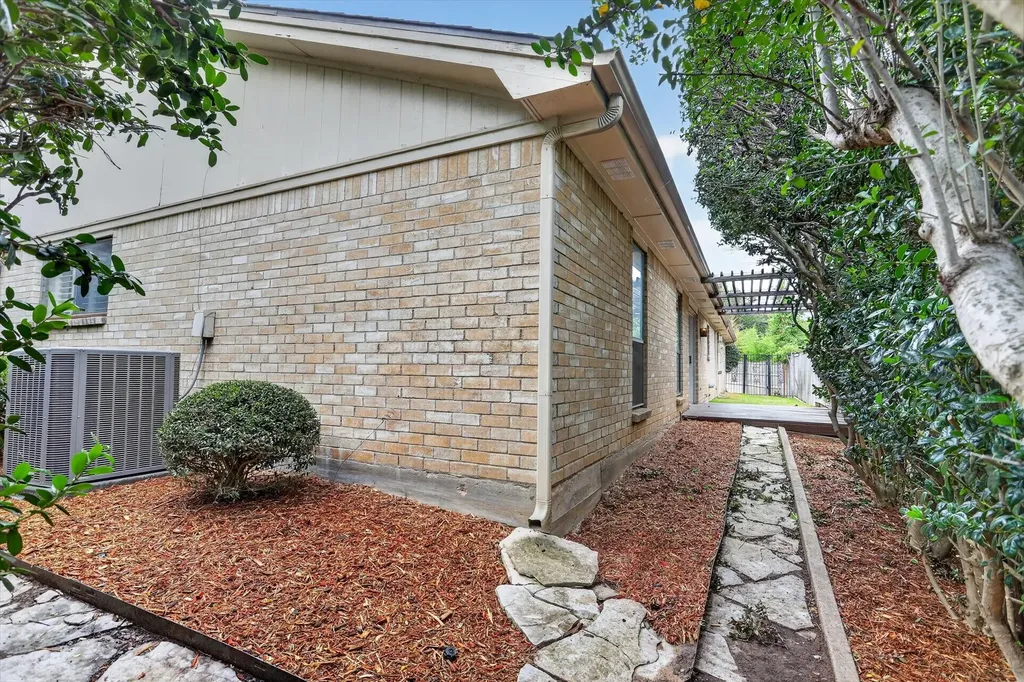 4083 Hidden View Circle Fort Worth TX 76109