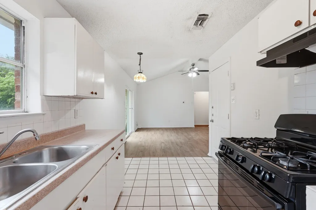 1511 E Tucker Boulevard Arlington TX 76010