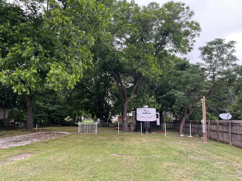 105 W Wrights Avenue Comanche TX 76442