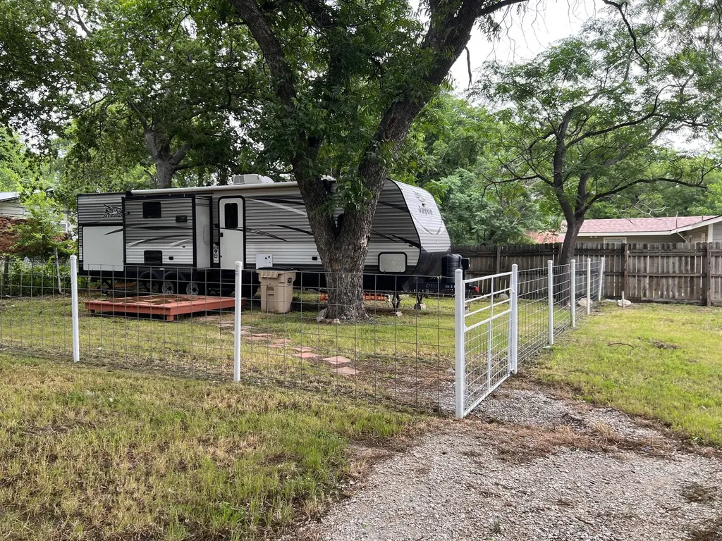 105 W Wrights Avenue Comanche TX 76442