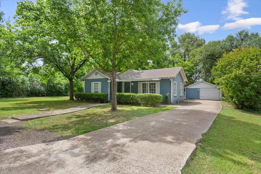 802 Avenue A Valley Mills TX 76689