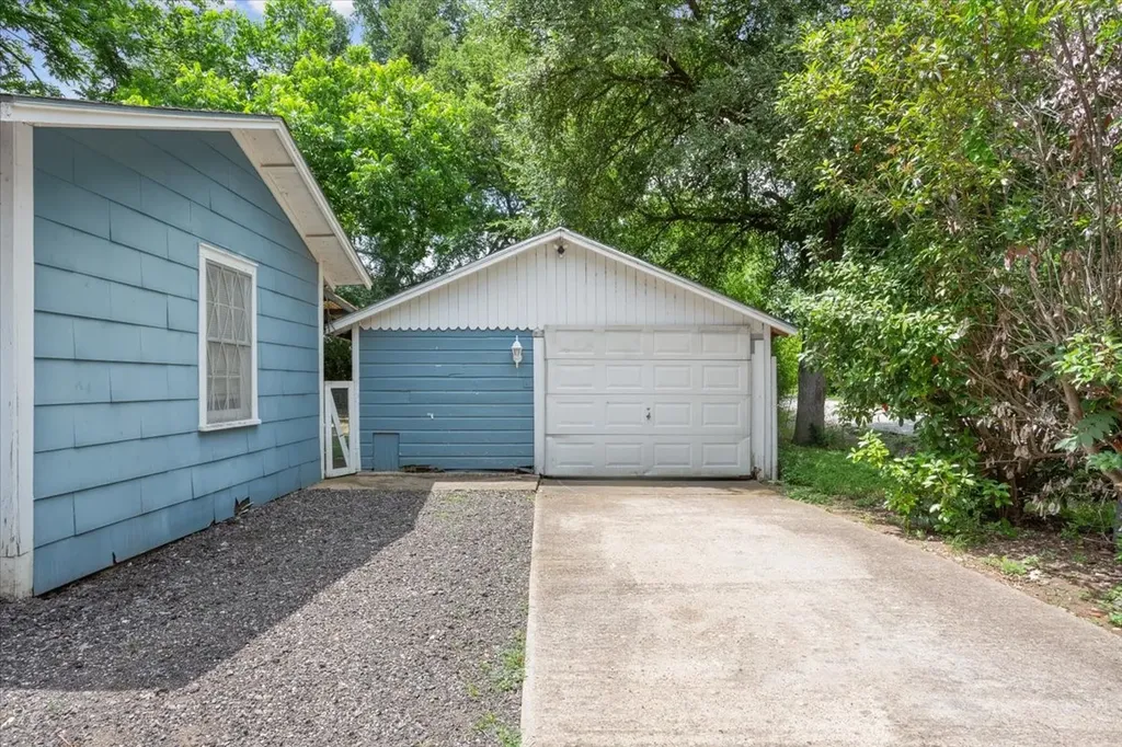 802 Avenue A Valley Mills TX 76689