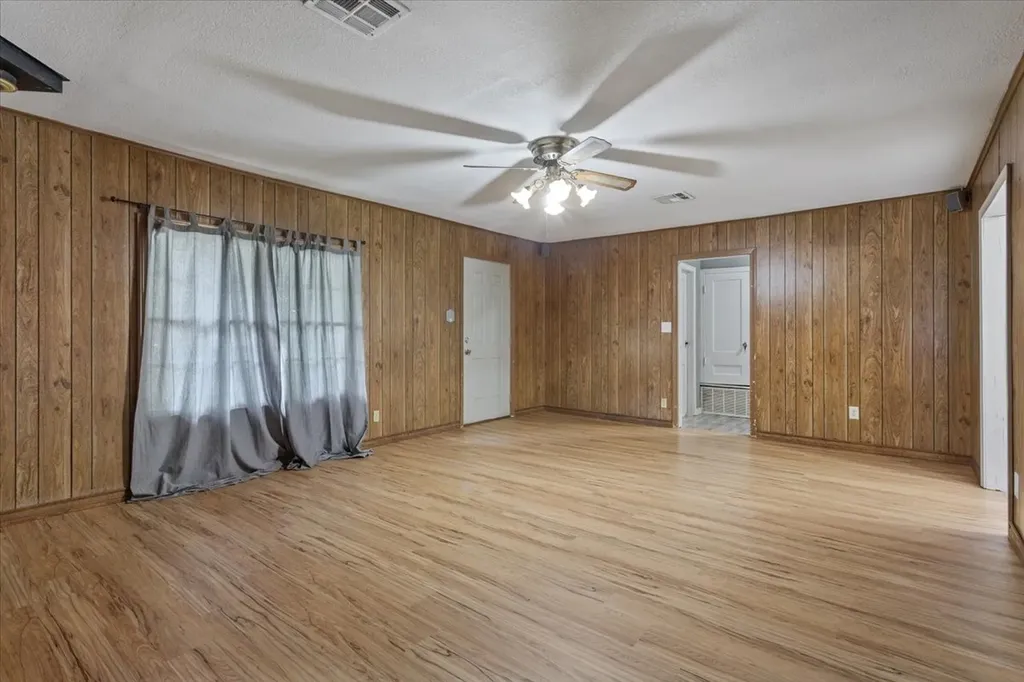 802 Avenue A Valley Mills TX 76689
