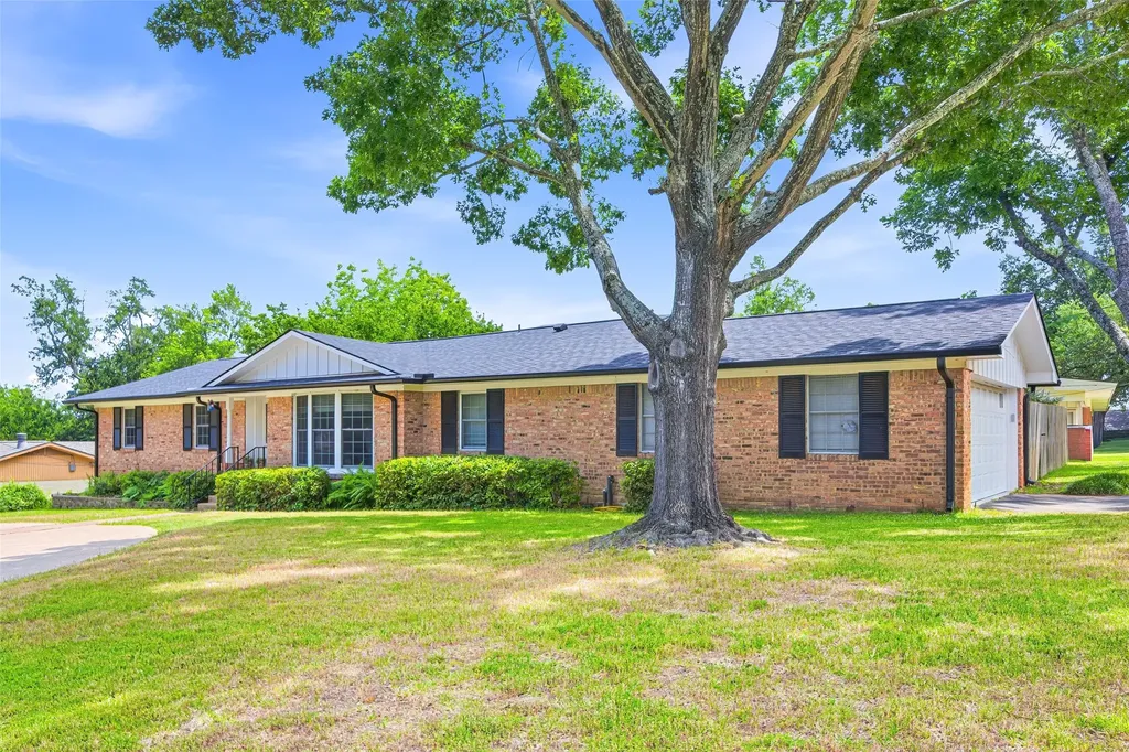 1901 Sterling Drive Tyler TX 75701