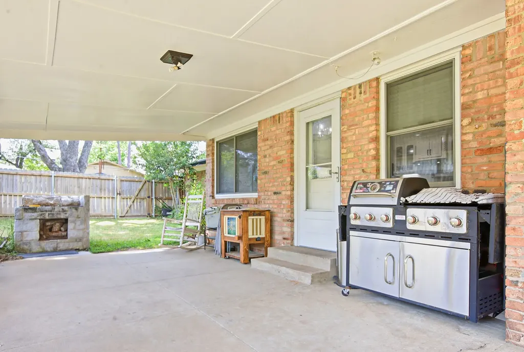 1901 Sterling Drive Tyler TX 75701