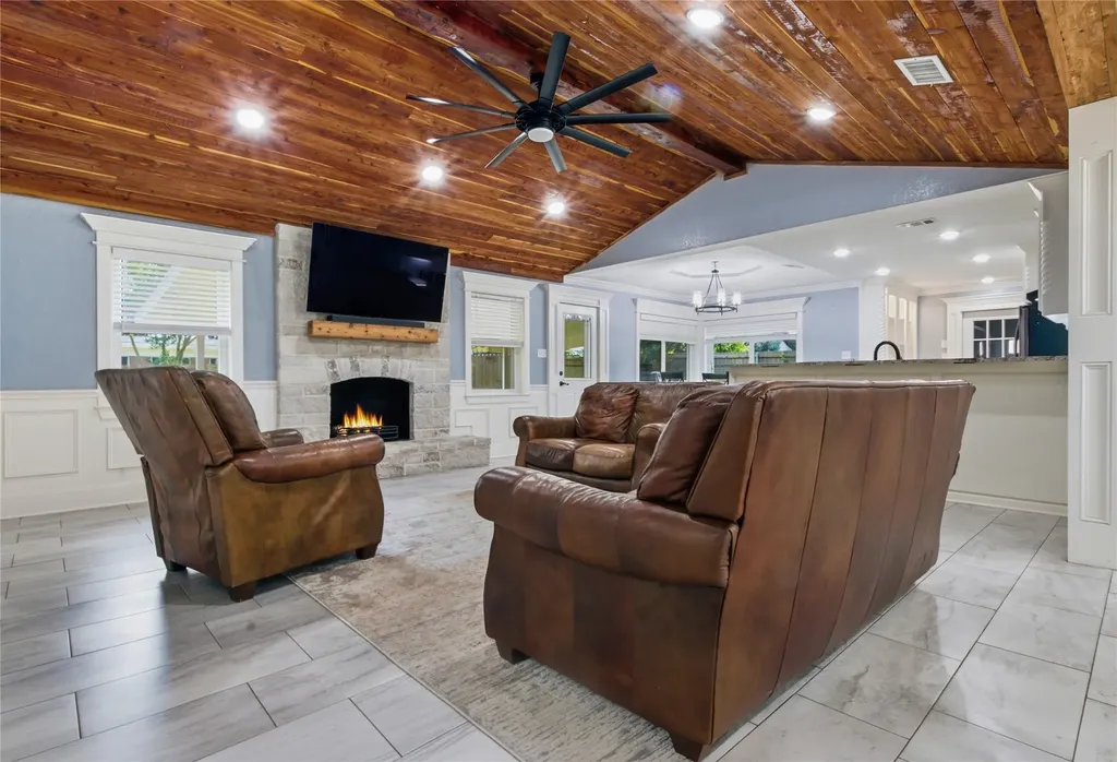 1901 Sterling Drive Tyler TX 75701