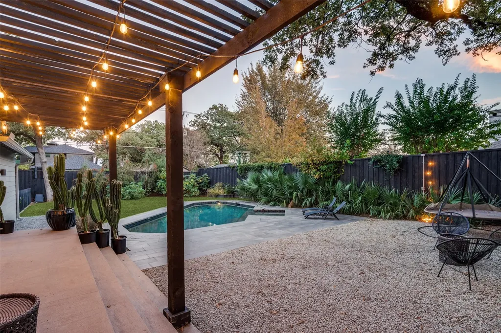 1518 Oak Knoll Street Dallas TX 75208