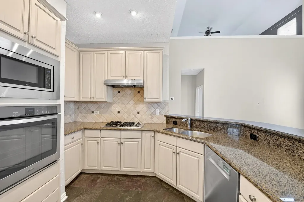 3792 Waterford Drive Addison TX 75001