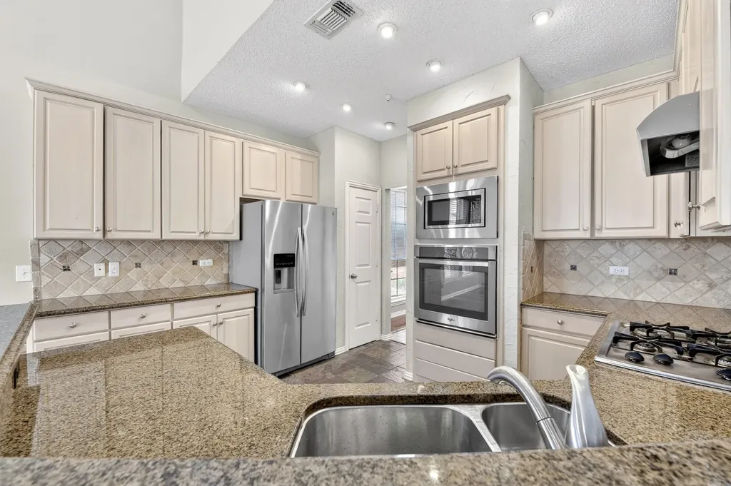 3792 Waterford Drive Addison TX 75001