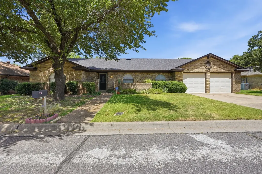 2202 Canyonwood Drive Arlington TX 76012