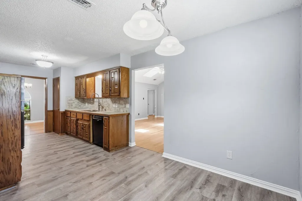 2202 Canyonwood Drive Arlington TX 76012