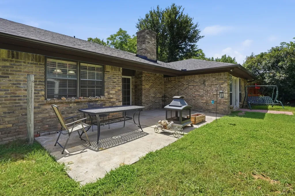 2202 Canyonwood Drive Arlington TX 76012