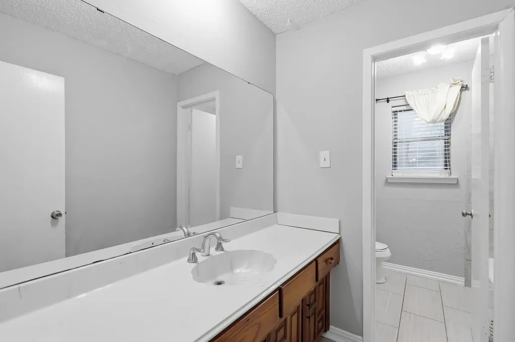 2202 Canyonwood Drive Arlington TX 76012