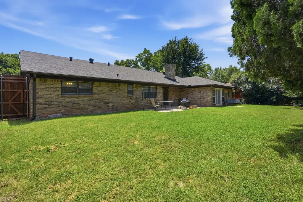 2202 Canyonwood Drive Arlington TX 76012