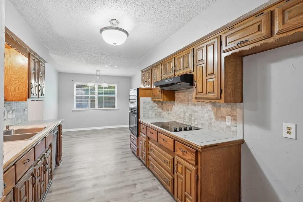 2202 Canyonwood Drive Arlington TX 76012