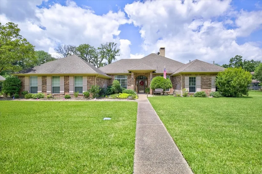 111 Trailwood Road Enchanted Oaks TX 75156