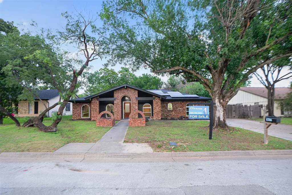 1716 Cynthia Lane Hurst TX 76054