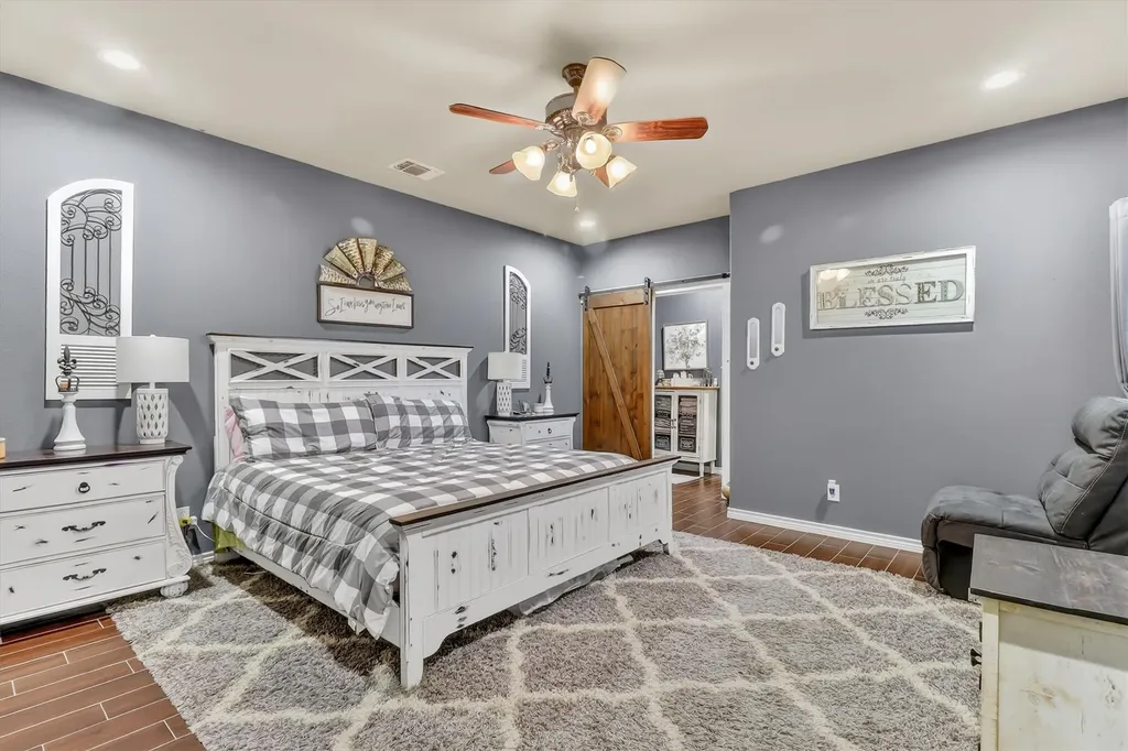 1468 County Road 4015 Savoy TX 75479