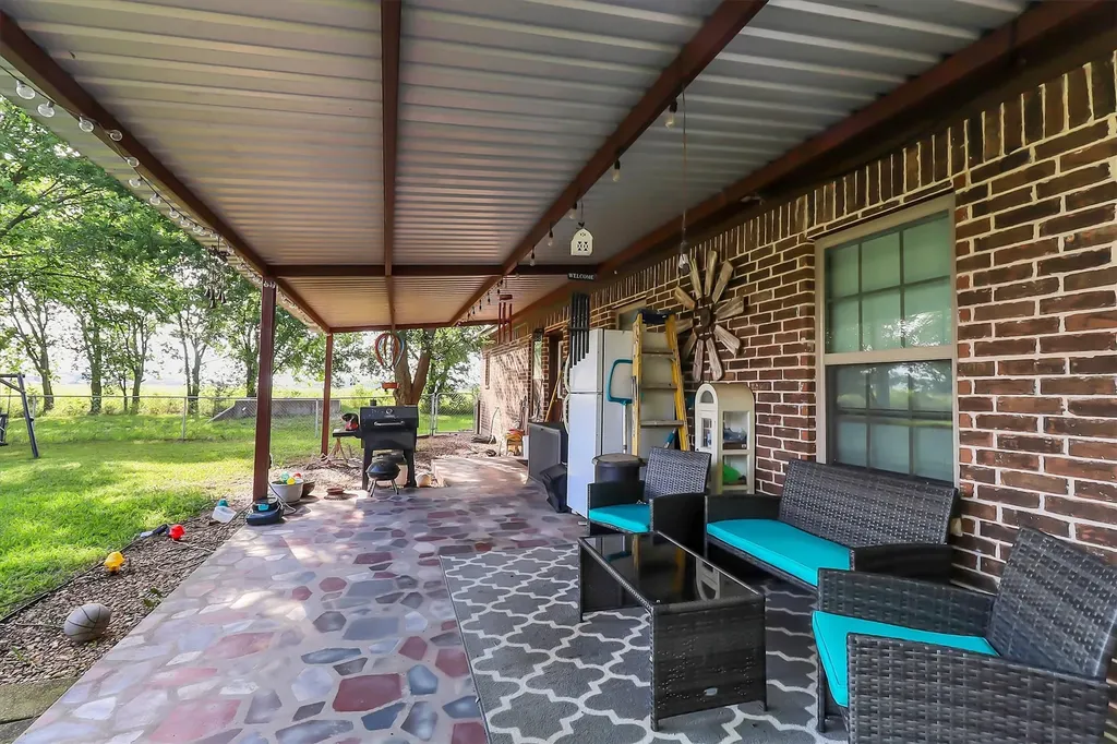1468 County Road 4015 Savoy TX 75479
