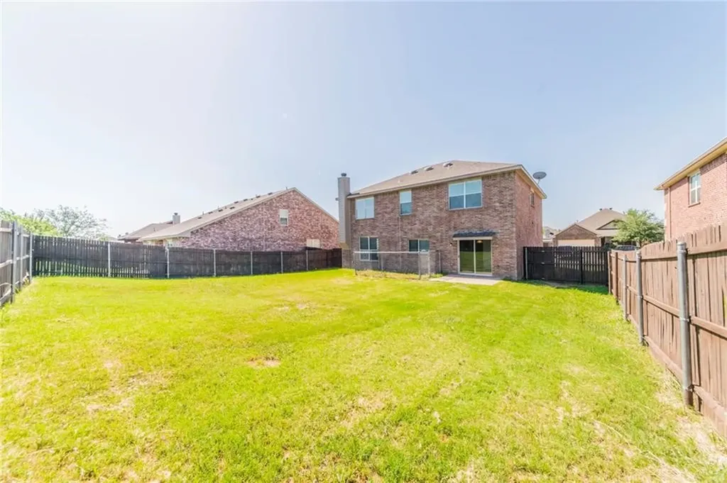 560 Griffith Drive Saginaw TX 76179