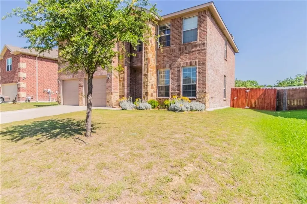 560 Griffith Drive Saginaw TX 76179