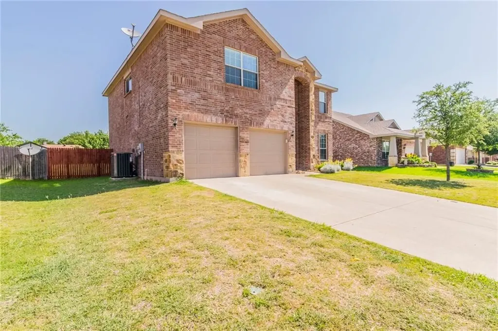 560 Griffith Drive Saginaw TX 76179