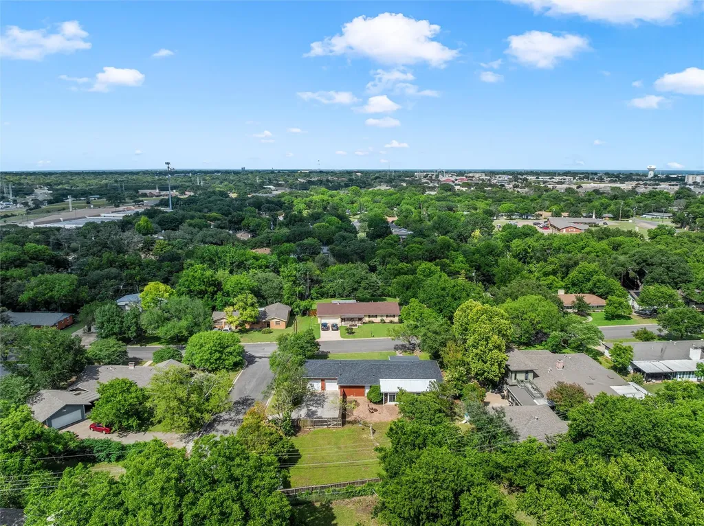 732 Arliss Drive Woodway TX 76712