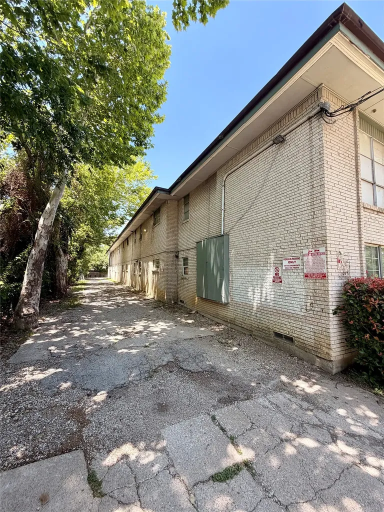 4523-4535 Reiger Avenue Dallas TX 75246