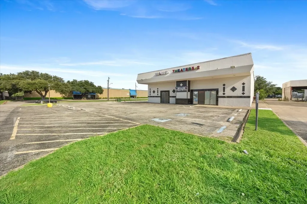 3310 W Walnut Street Garland TX 75042
