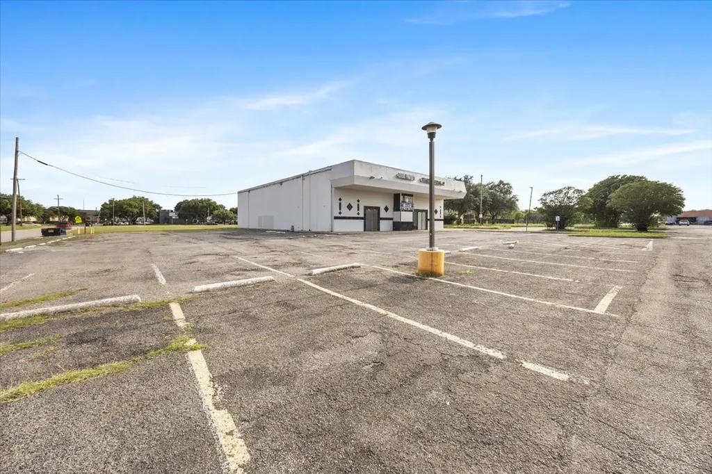 3310 W Walnut Street Garland TX 75042