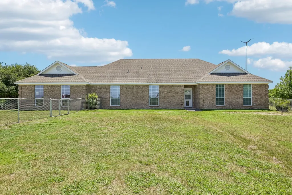 346 County Road 0090 Powell TX 75153
