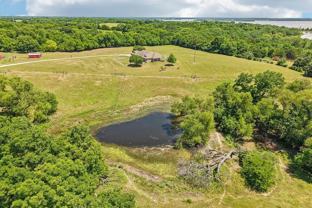 346 County Road 0090 Powell TX 75153