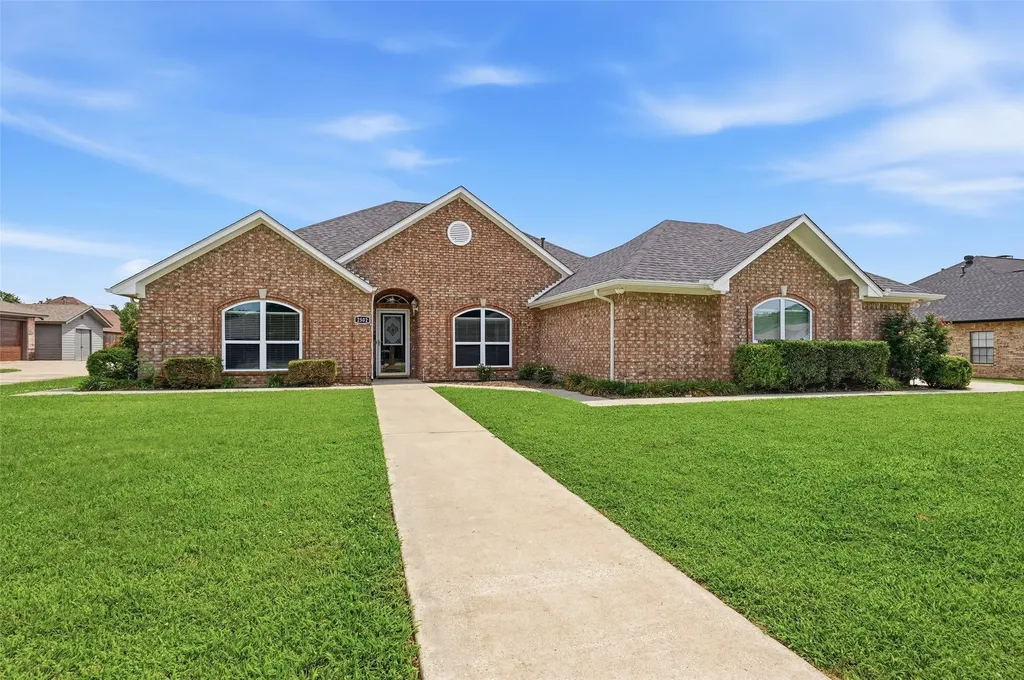 2502 Evelyn Road Whitesboro TX 76273