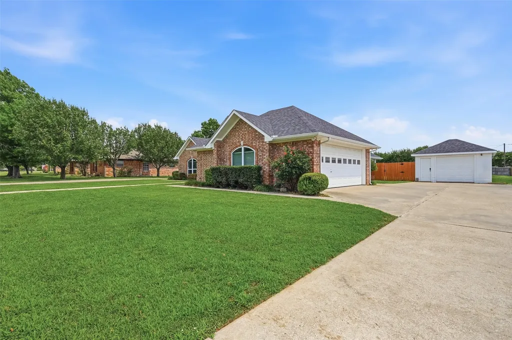 2502 Evelyn Road Whitesboro TX 76273