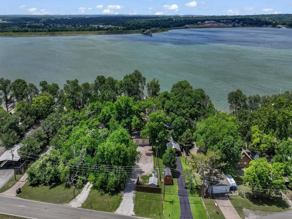 1011 E Lake Drive Weatherford TX 76087