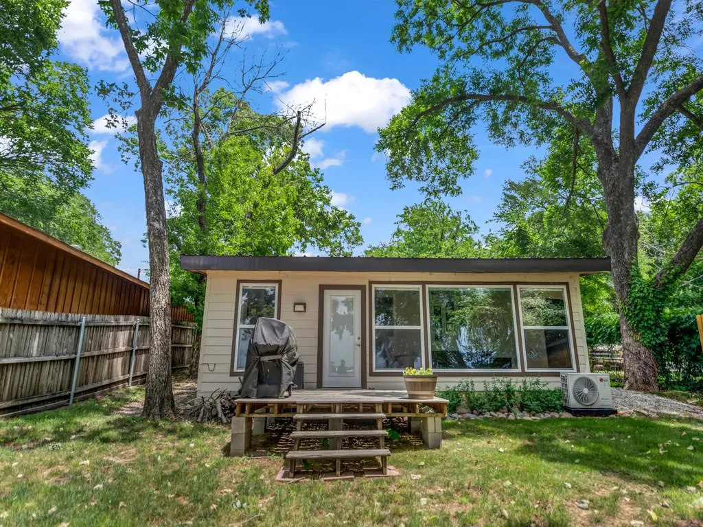 1011 E Lake Drive Weatherford TX 76087