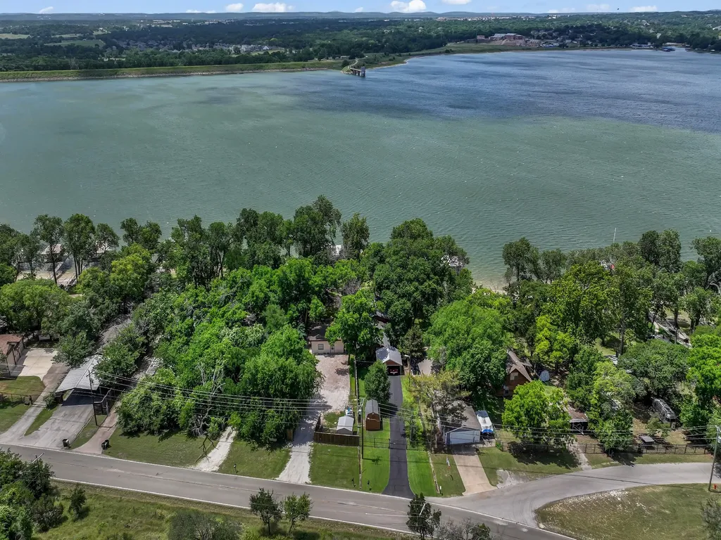 1011 E Lake Drive Weatherford TX 76087