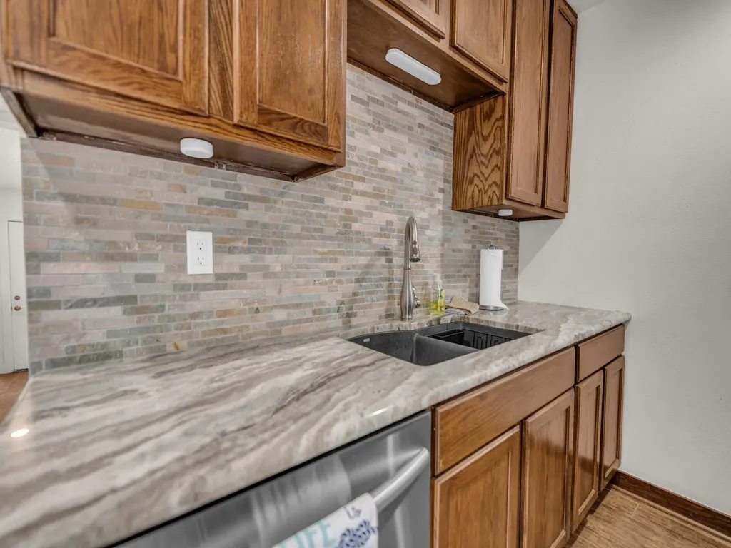 1011 E Lake Drive Weatherford TX 76087