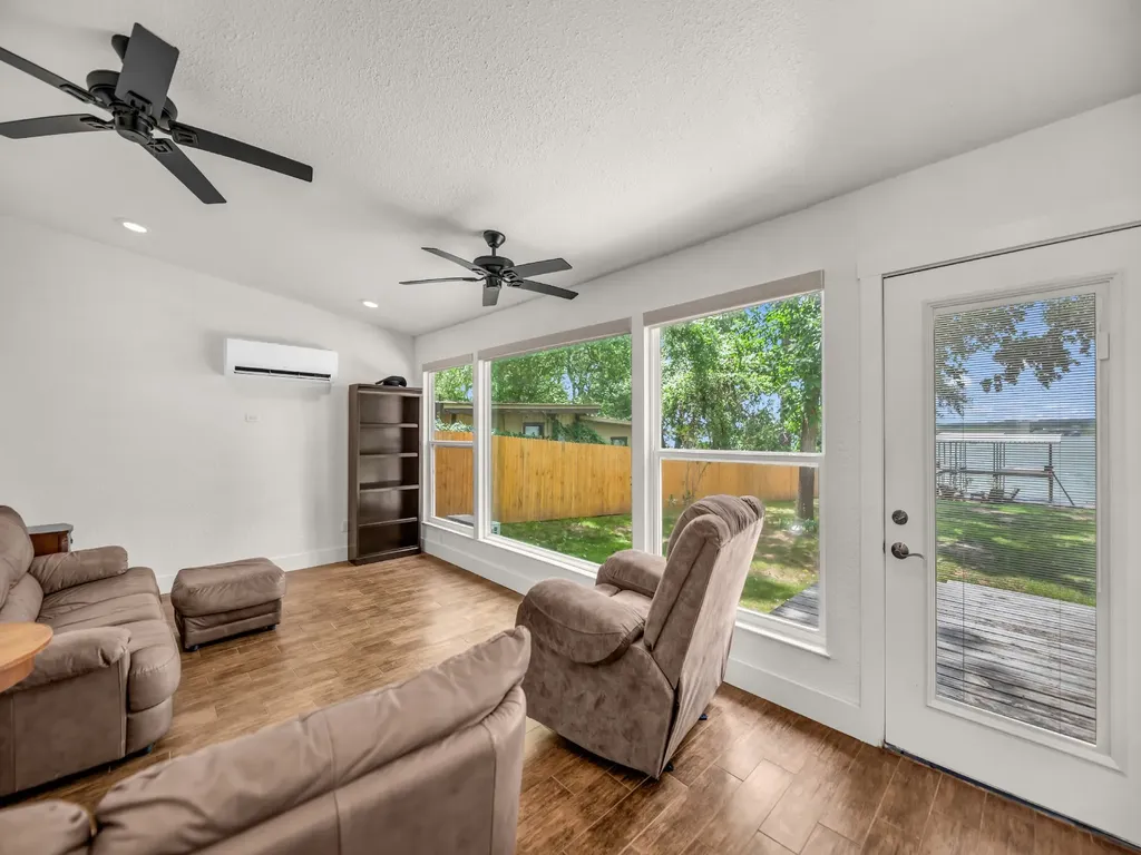1011 E Lake Drive Weatherford TX 76087