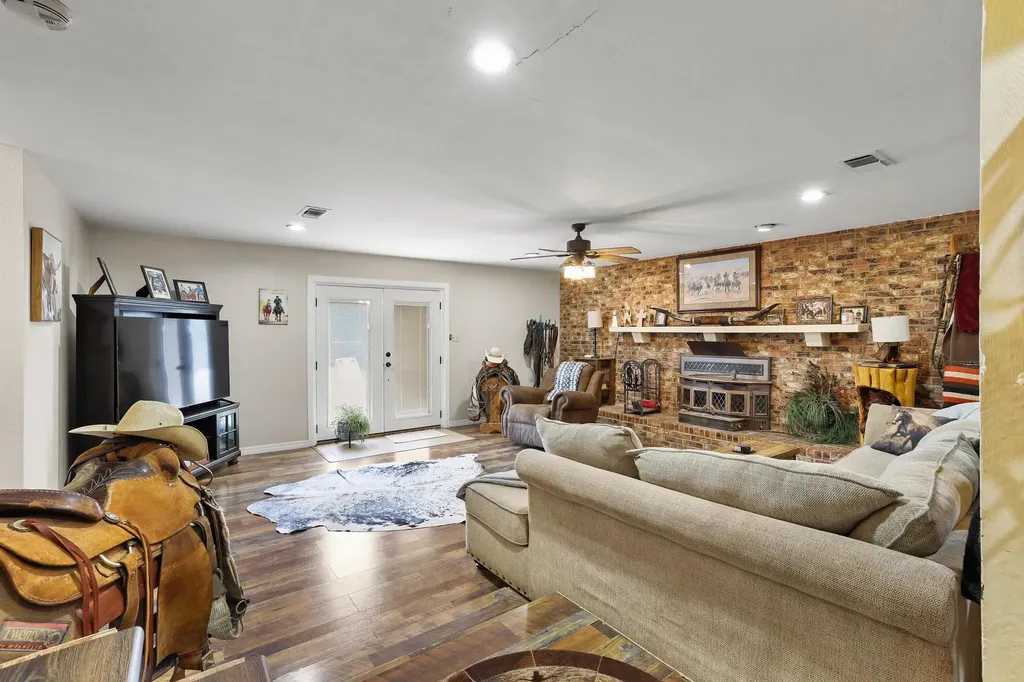 1847 County Road 4205 Bonham TX 75418