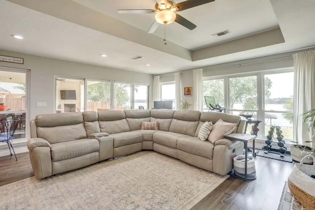 103 Casas Del Sur Street Granbury TX 76049