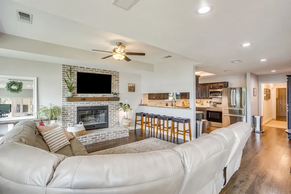 103 Casas Del Sur Street Granbury TX 76049