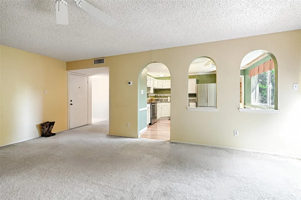 1901 Angelina Drive Garland TX 75040
