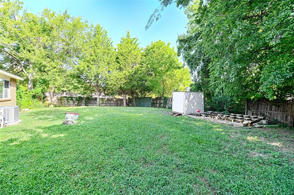 1901 Angelina Drive Garland TX 75040