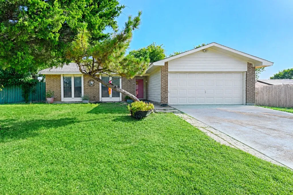 1901 Angelina Drive Garland TX 75040