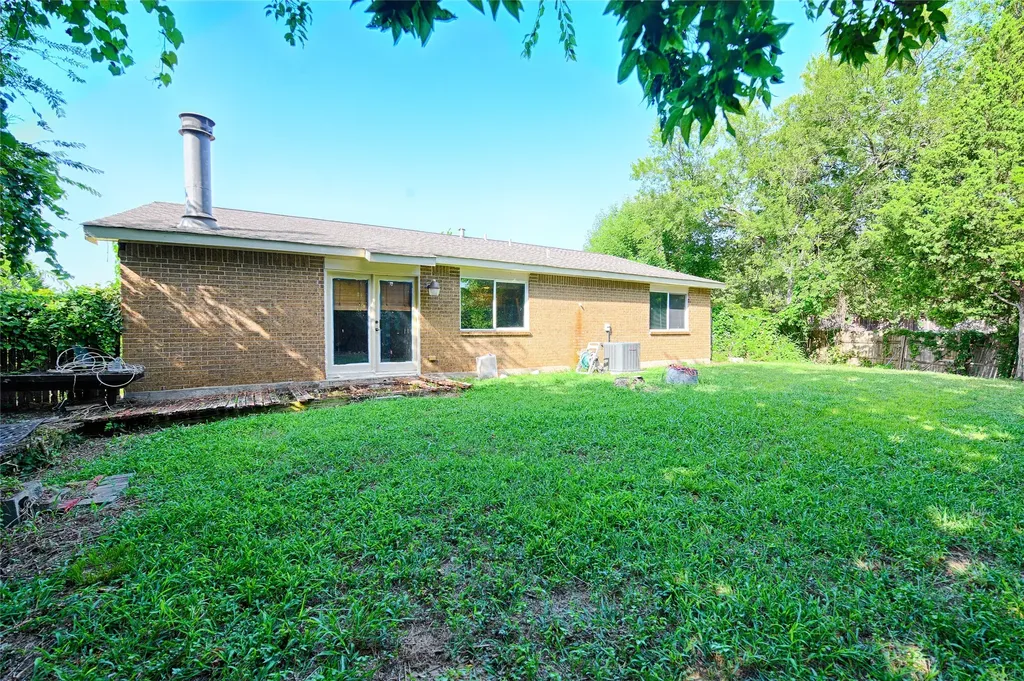 1901 Angelina Drive Garland TX 75040