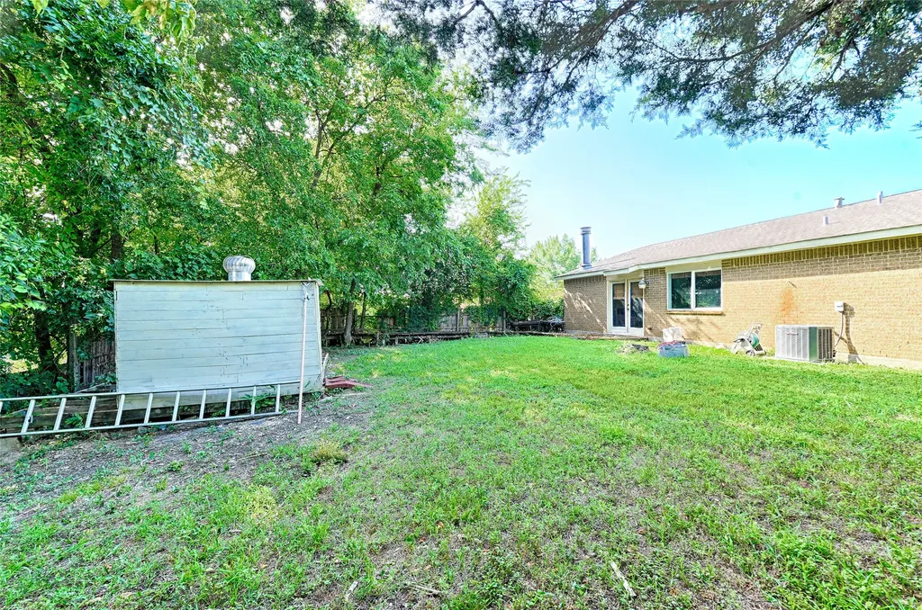 1901 Angelina Drive Garland TX 75040